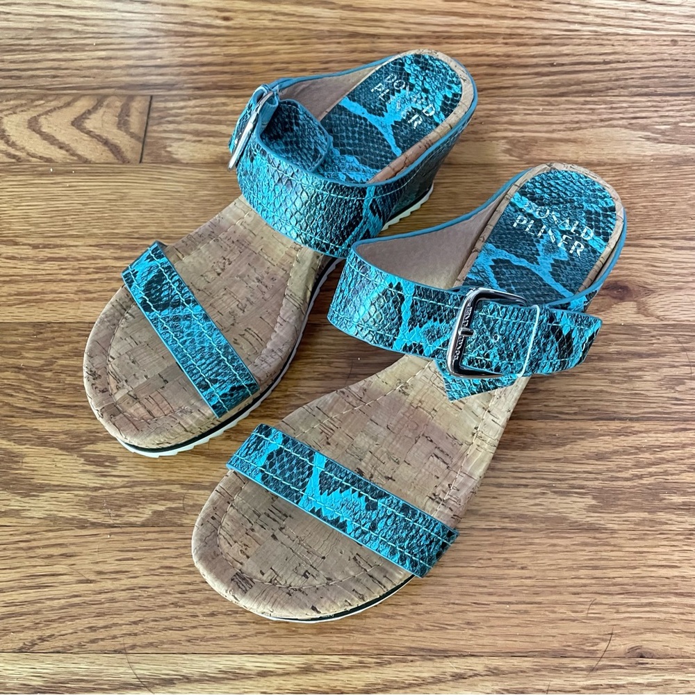 Donald Pliner Blue Snakeskin Sandals Size 9.5